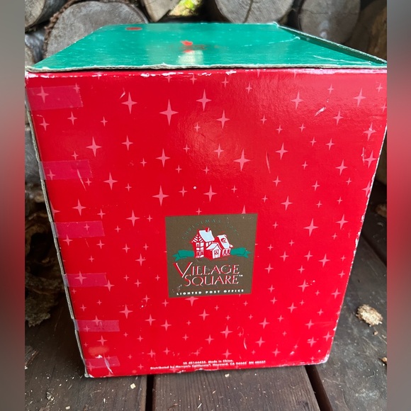 Mervyns Village Square Christmas Village 'Lighted Post Office' 1997 w/Cord Boxed - Picture 6 of 15